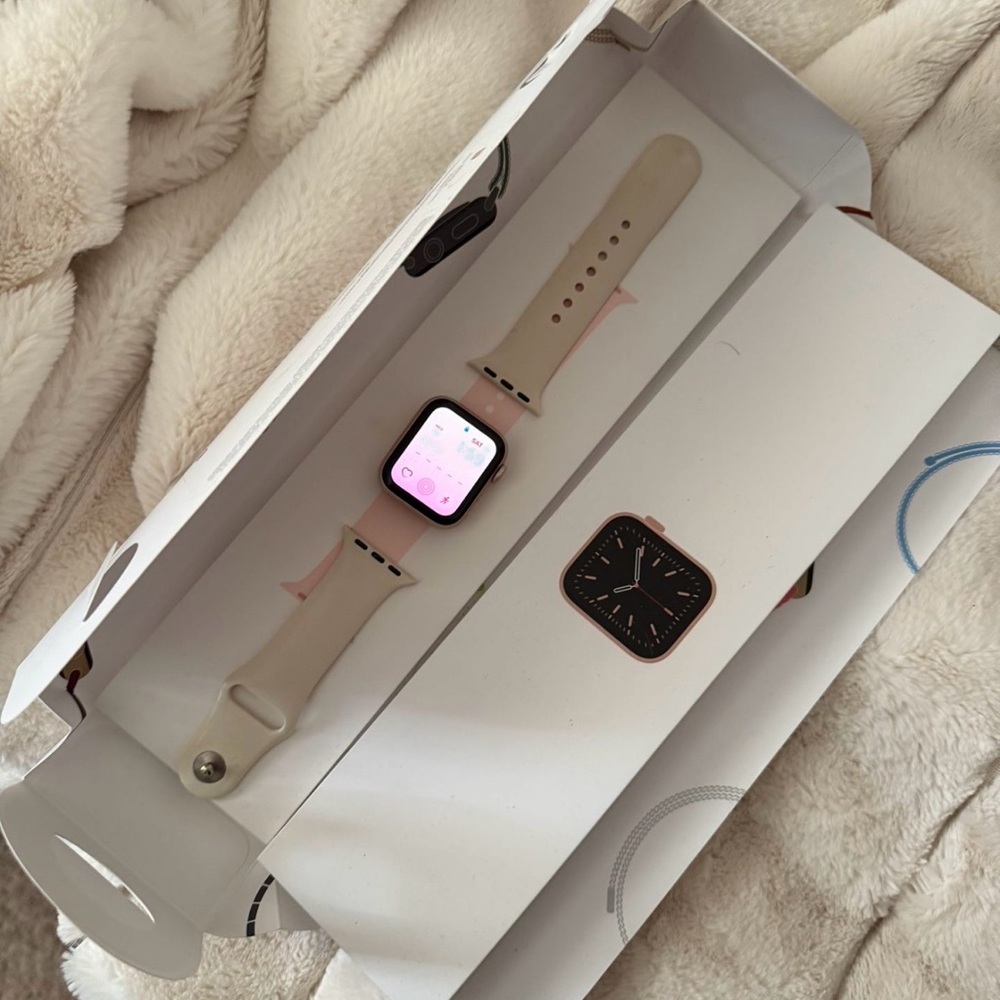 Apple Watch Series 6 SOLD - Picture 2 of 4